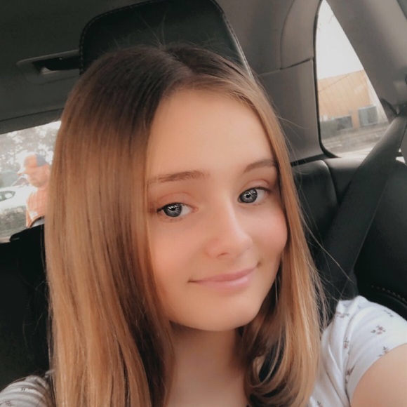 Meet your Posher, Kami - Picture 1 of 1